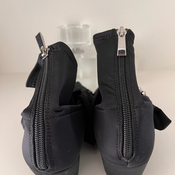 Gently worn twice, woman’s ankle fitted boots. - Picture 4 of 5